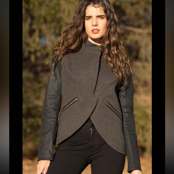 Gray and black snap front jacket zipper pockets - Picture 13 of 13